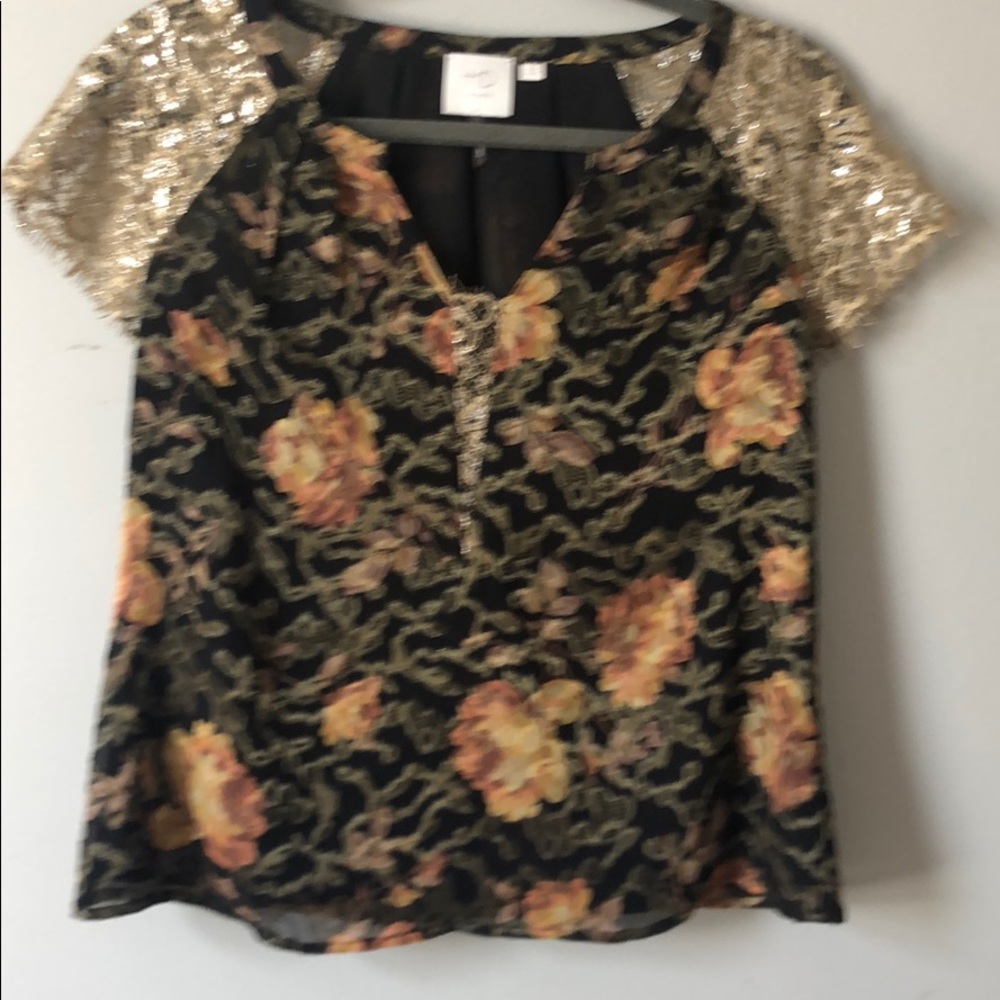 HD in Paris lined flowered top with lace details
